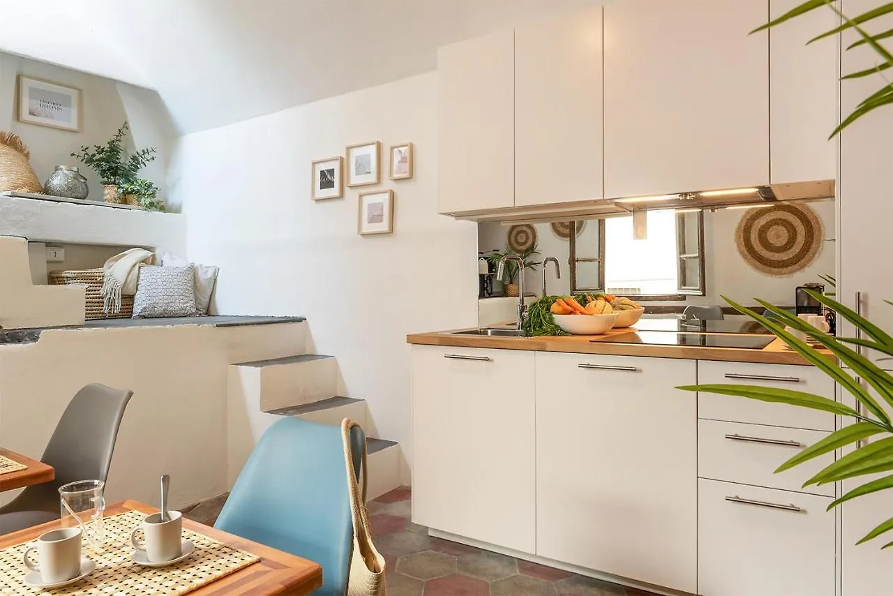 *** Guest house Ensemble Rooms Di Vayadu Alassio Italy